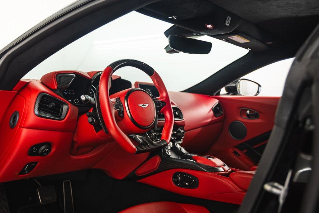 2019 Aston Martin Vantage RWD photo 5