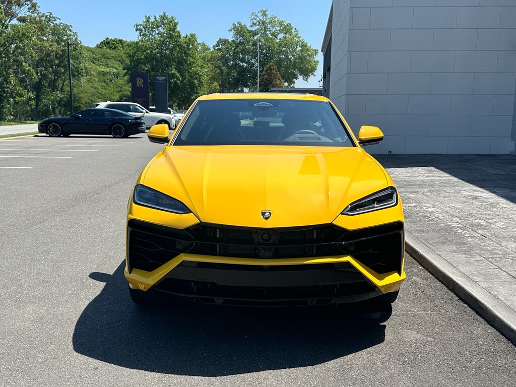 2026 Lamborghini Urus photo 3