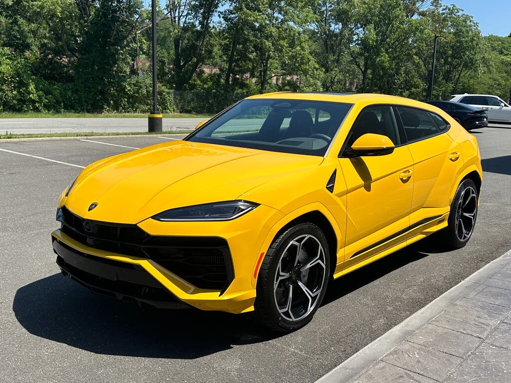 2026 Lamborghini Urus photo 5