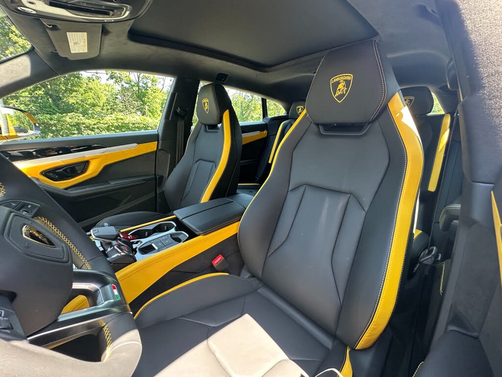 2026 Lamborghini Urus photo 6