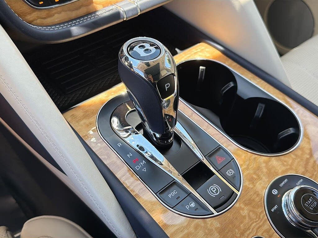 2023 Bentley Bentayga Hybrid Azure AWD photo 13