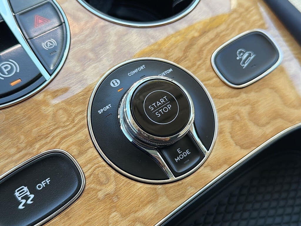 2023 Bentley Bentayga Hybrid Azure AWD photo 16