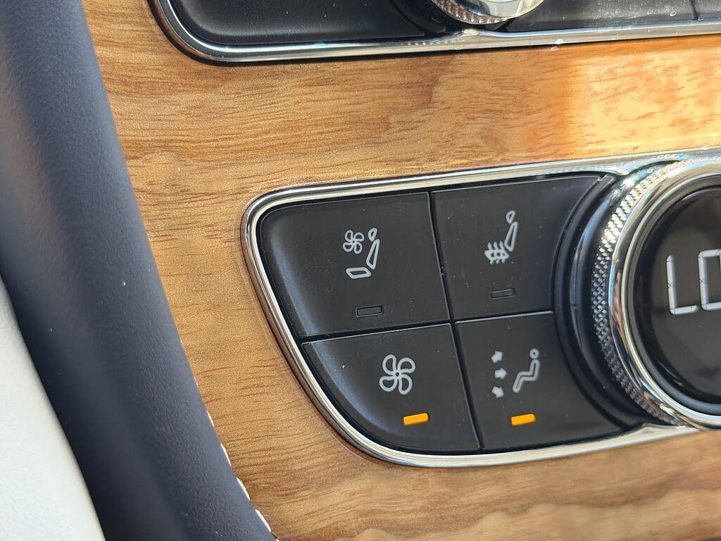 2023 Bentley Bentayga Hybrid Azure AWD photo 17