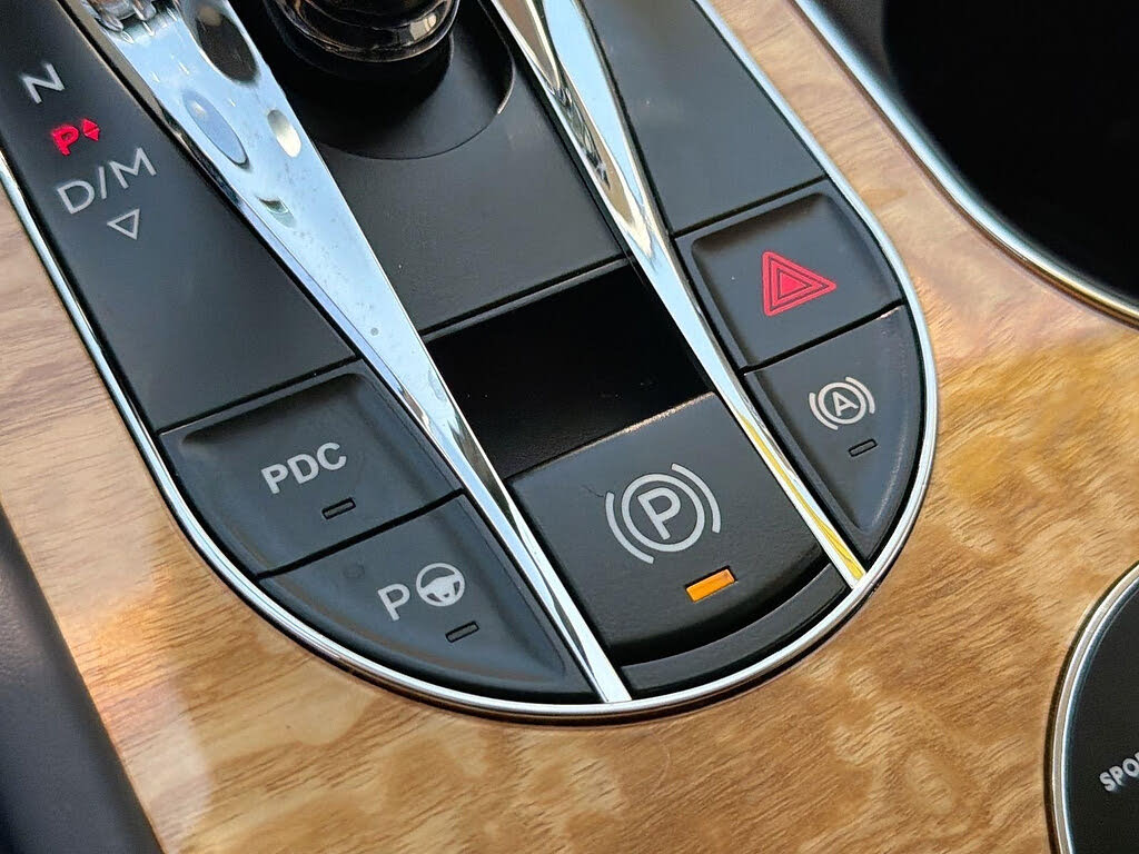 2023 Bentley Bentayga Hybrid Azure AWD photo 18