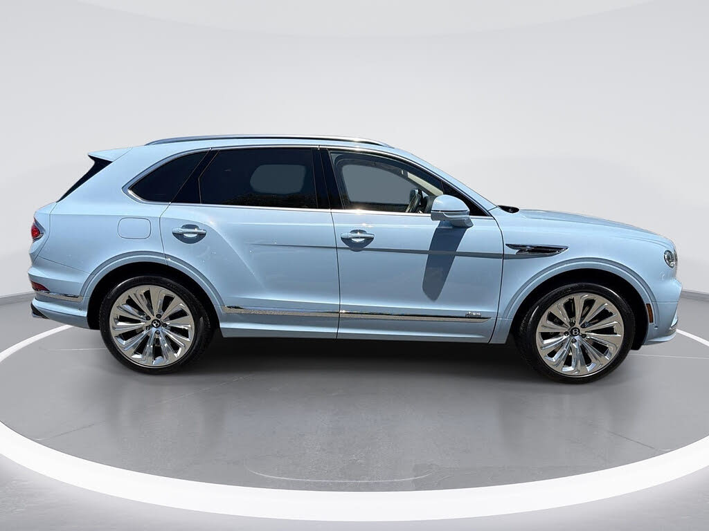 2023 Bentley Bentayga Hybrid Azure AWD photo 3