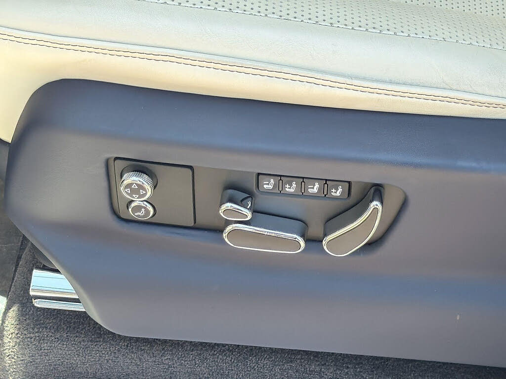 2023 Bentley Bentayga Hybrid Azure AWD photo 22
