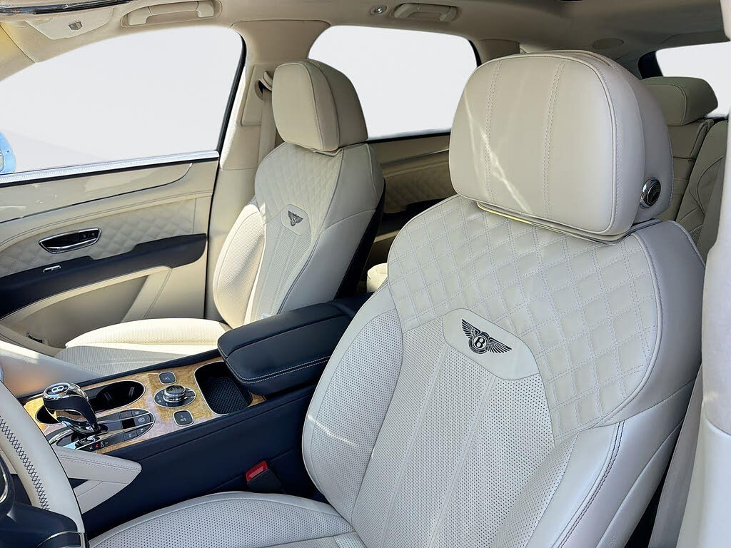 2023 Bentley Bentayga Hybrid Azure AWD photo 23