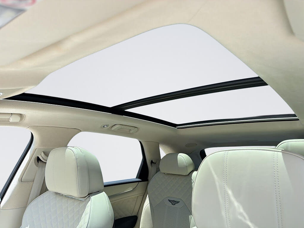 2023 Bentley Bentayga Hybrid Azure AWD photo 6