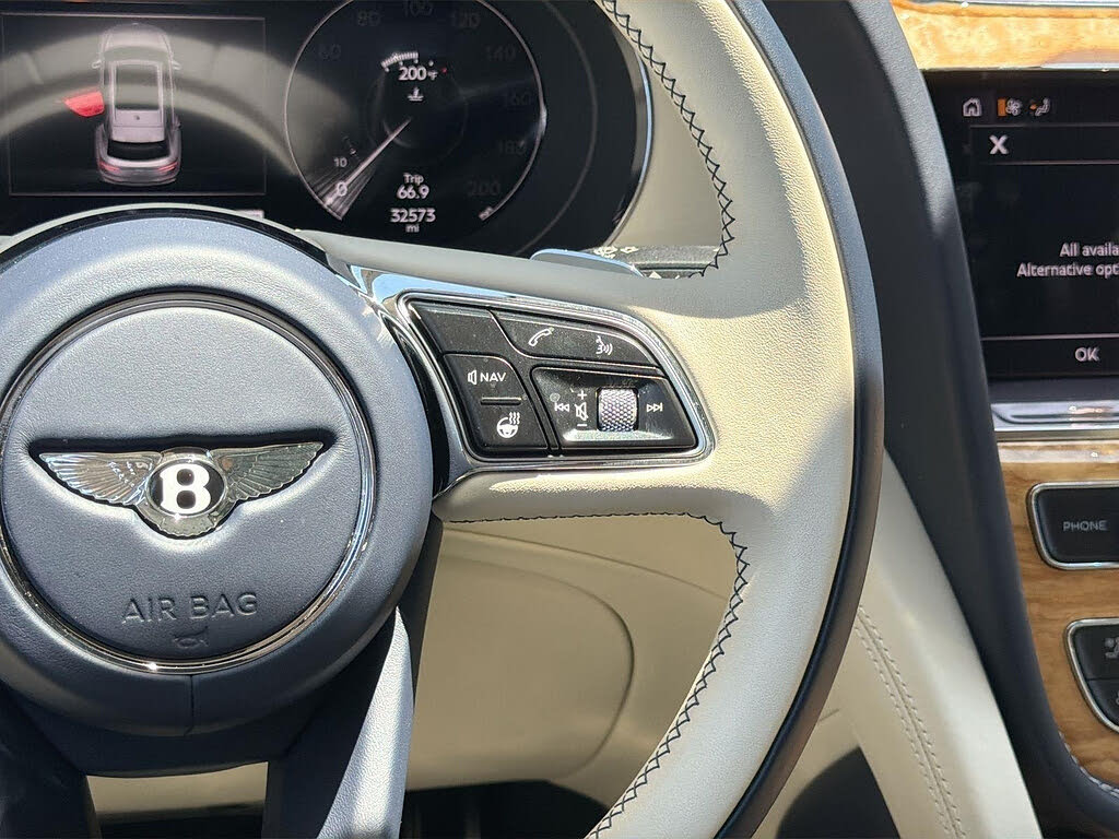2023 Bentley Bentayga Hybrid Azure AWD photo 10