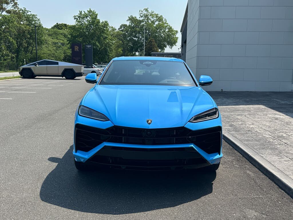 2026 Lamborghini Urus photo 3