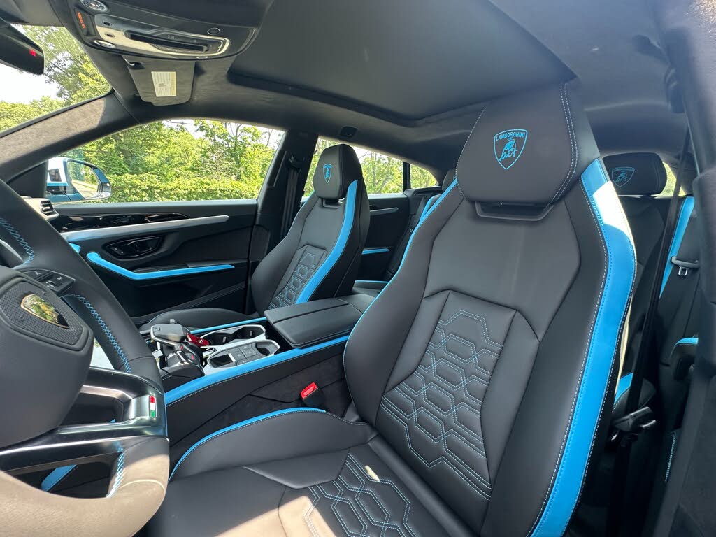 2026 Lamborghini Urus photo 4