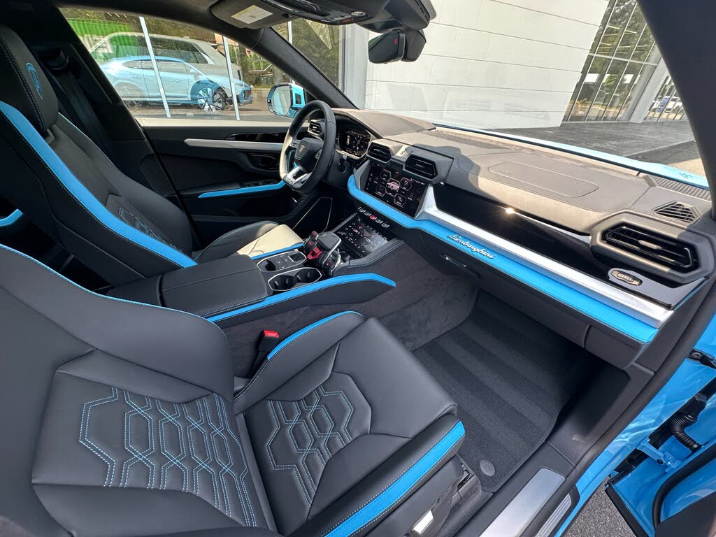 2026 Lamborghini Urus photo 6