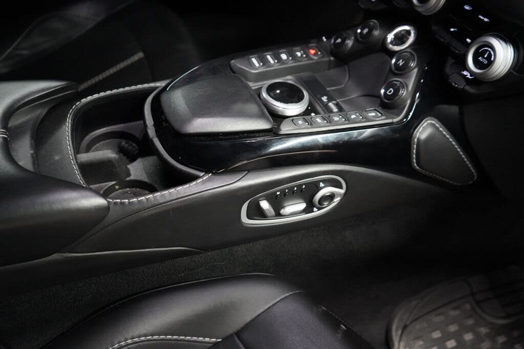 2020 Aston Martin Vantage RWD photo 21