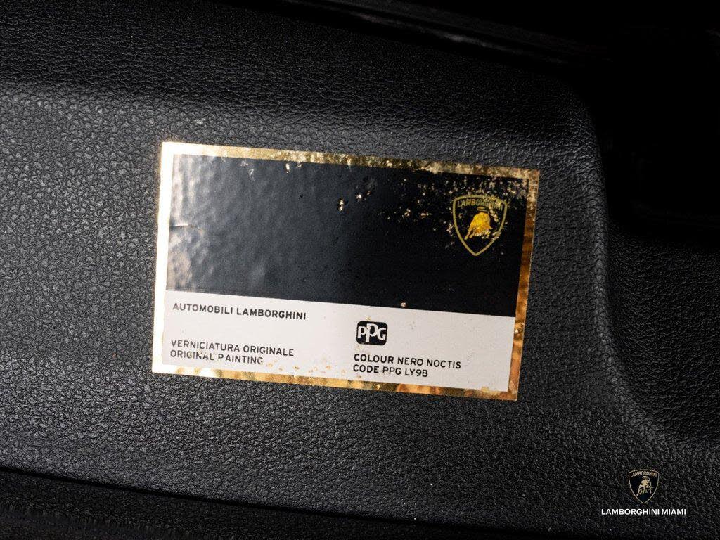 2022 Lamborghini Urus AWD photo 12