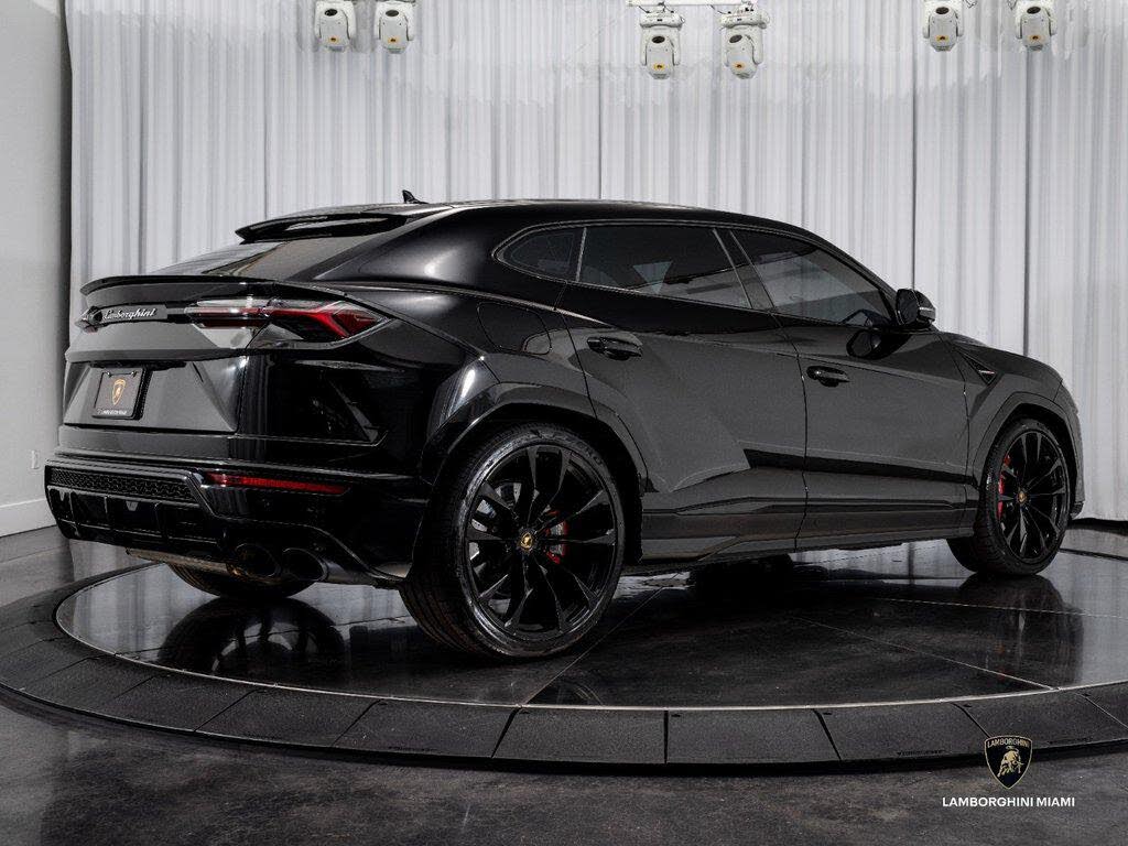 2022 Lamborghini Urus AWD photo 13