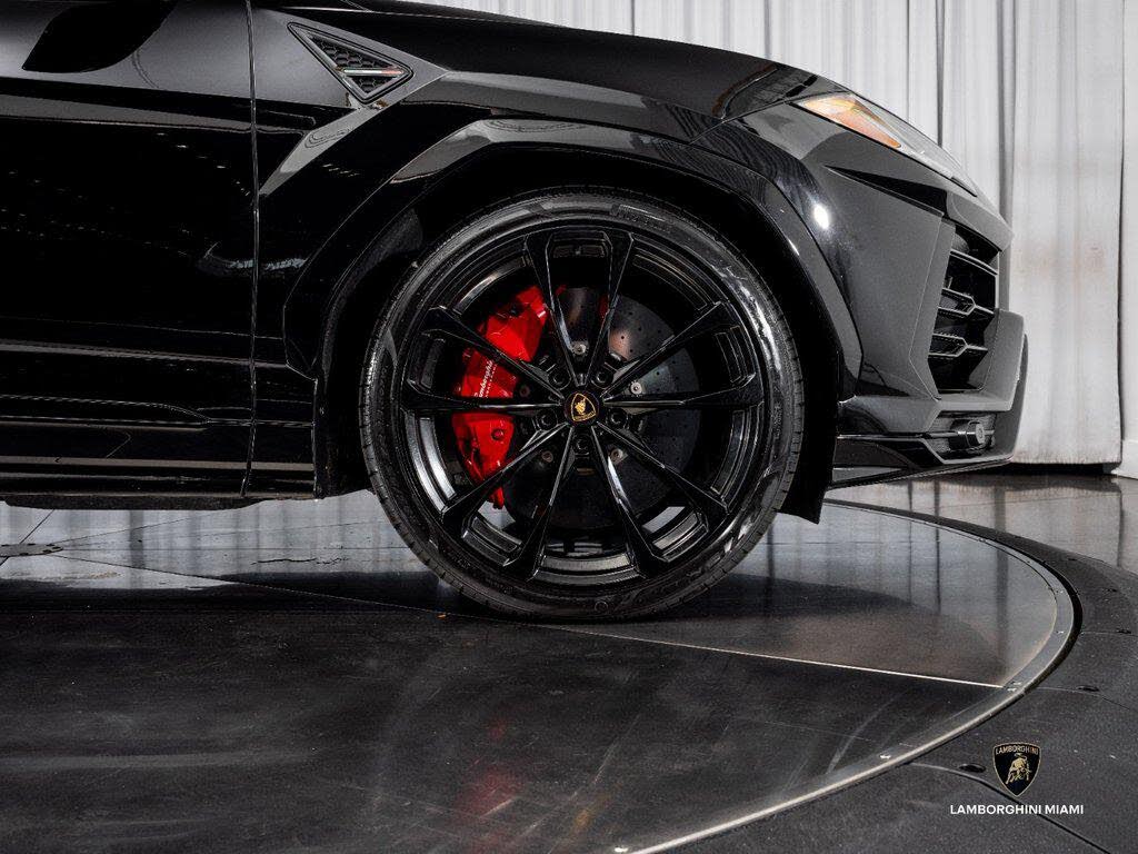 2022 Lamborghini Urus AWD photo 16