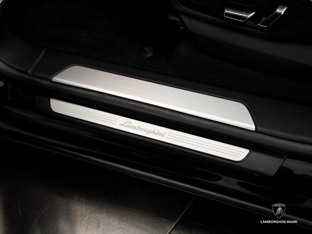 2022 Lamborghini Urus AWD photo 20