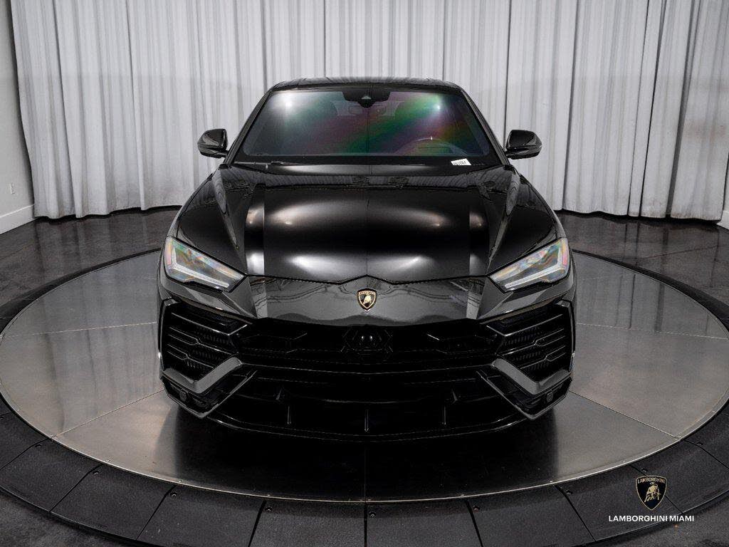 2022 Lamborghini Urus AWD photo 3