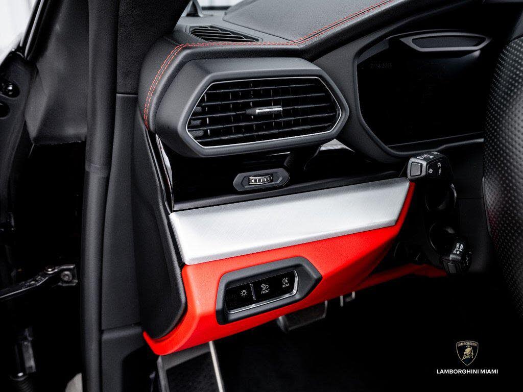 2022 Lamborghini Urus AWD photo 22