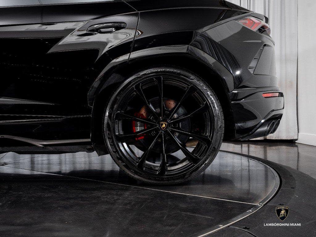2022 Lamborghini Urus AWD photo 7