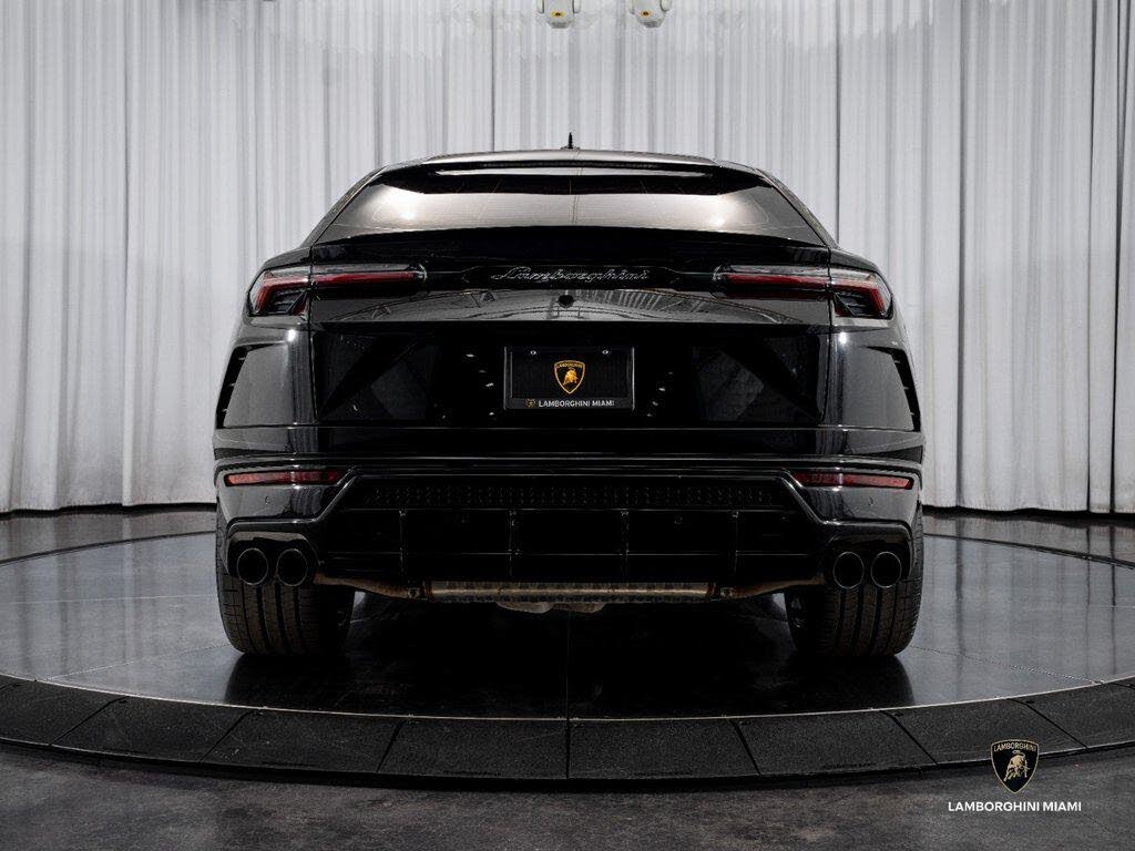 2022 Lamborghini Urus AWD photo 9