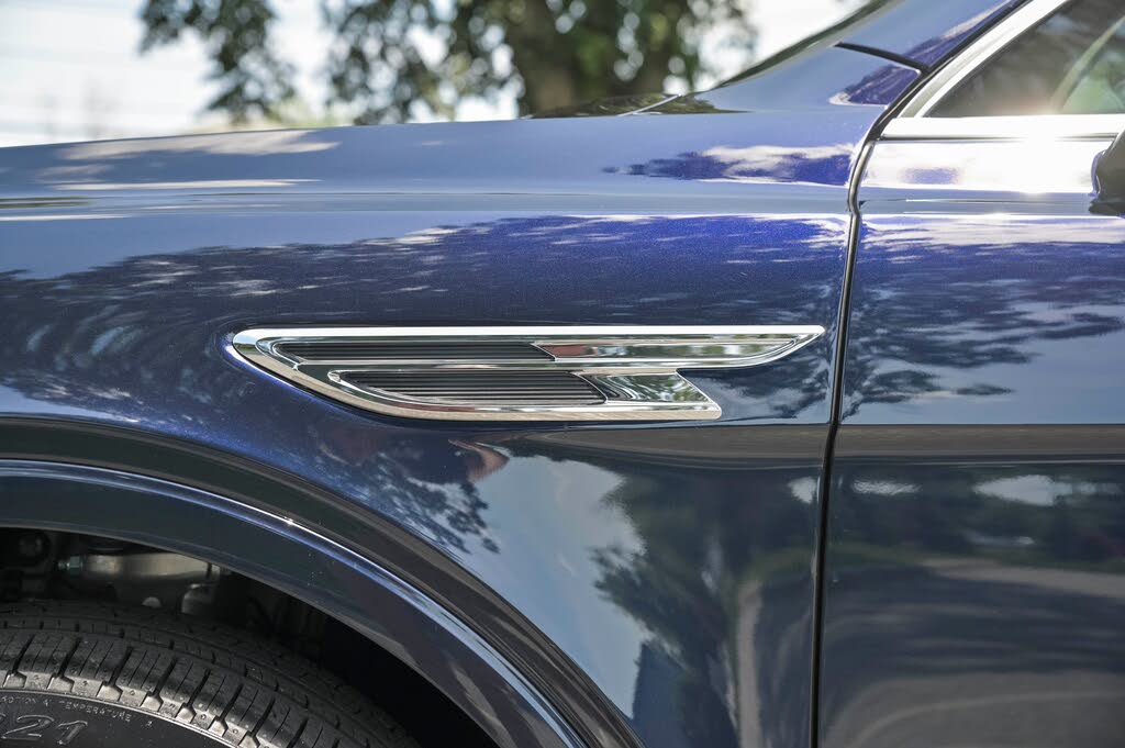 2026 Bentley Bentayga V8 AWD photo 11