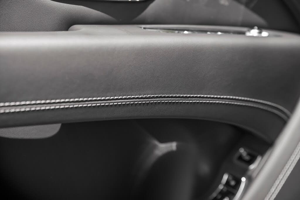 2026 Bentley Bentayga V8 AWD photo 18