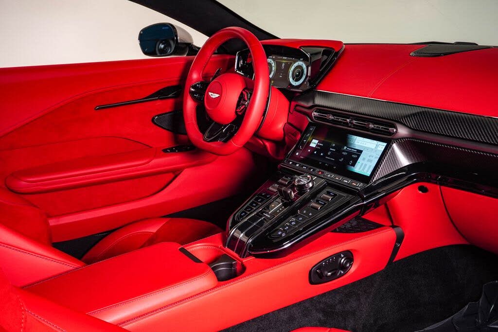 2025 Aston Martin Vantage Coupe RWD photo 16