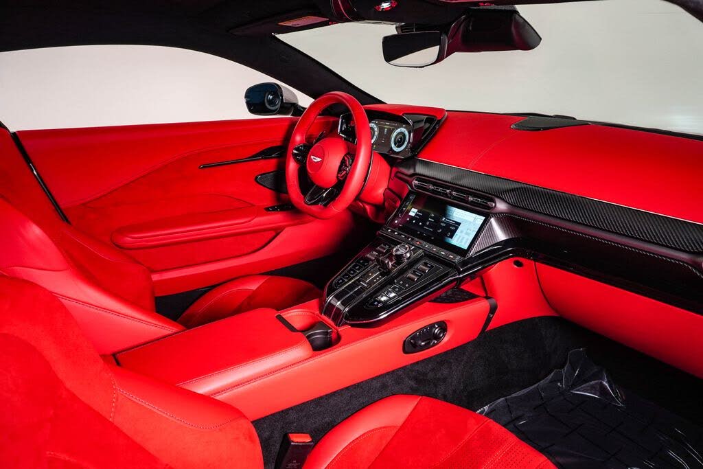 2025 Aston Martin Vantage Coupe RWD photo 17