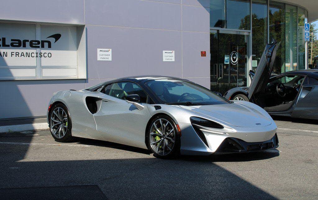 2026 McLaren Artura RWD photo 8