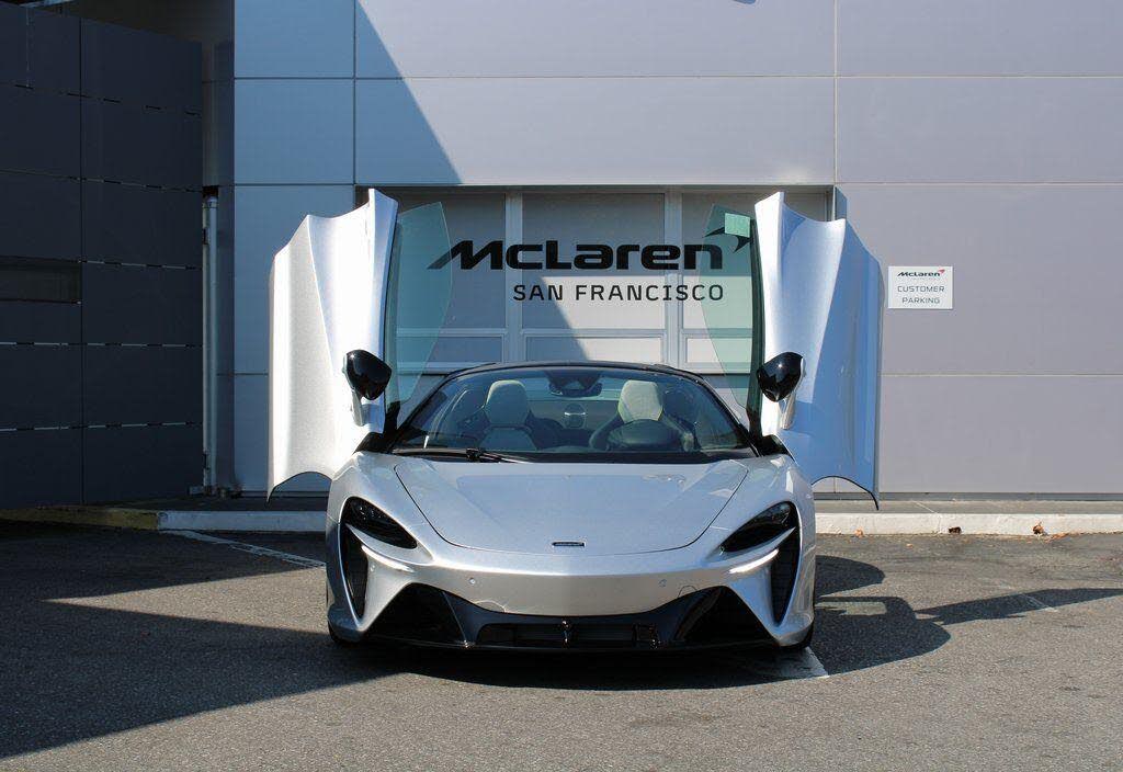 2026 McLaren Artura RWD photo 9