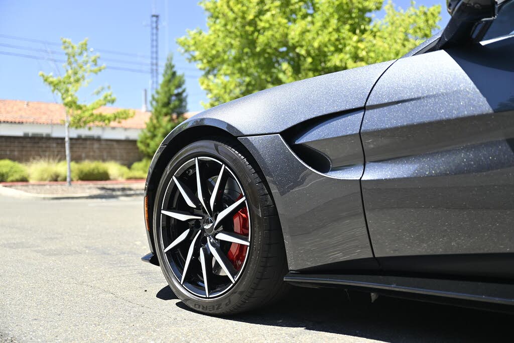 2020 Aston Martin Vantage RWD photo 11