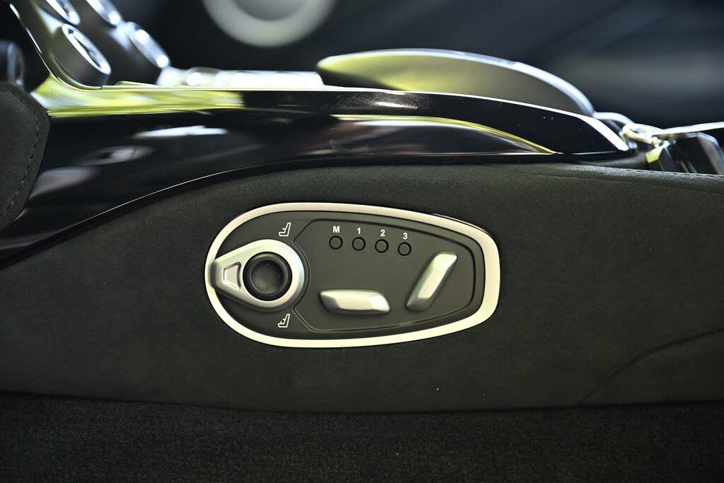 2020 Aston Martin Vantage RWD photo 18