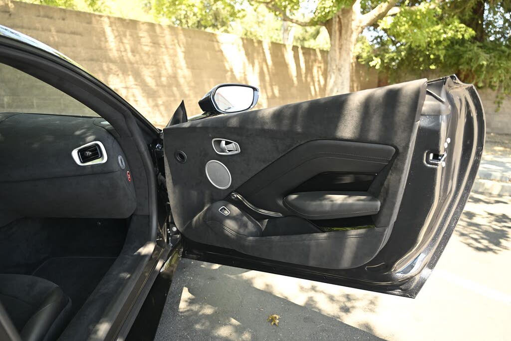 2020 Aston Martin Vantage RWD photo 21