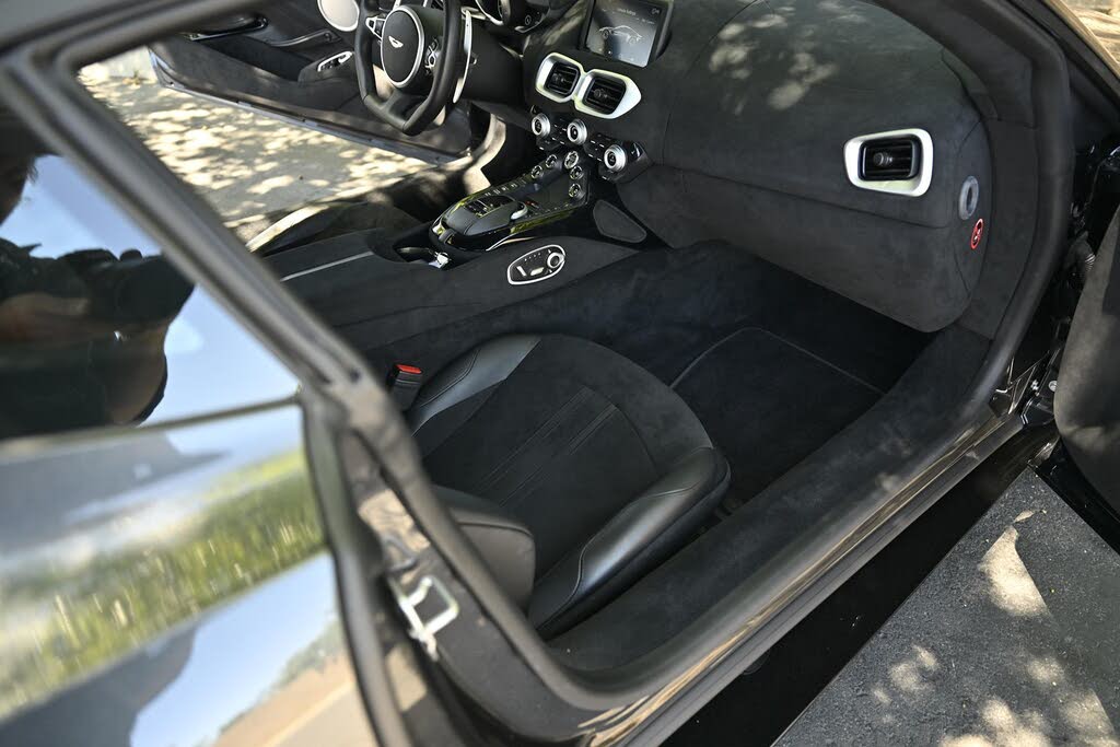 2020 Aston Martin Vantage RWD photo 23