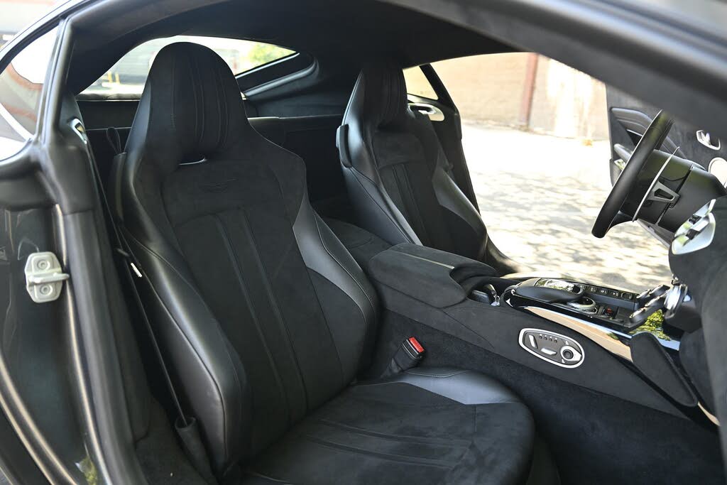 2020 Aston Martin Vantage RWD photo 24