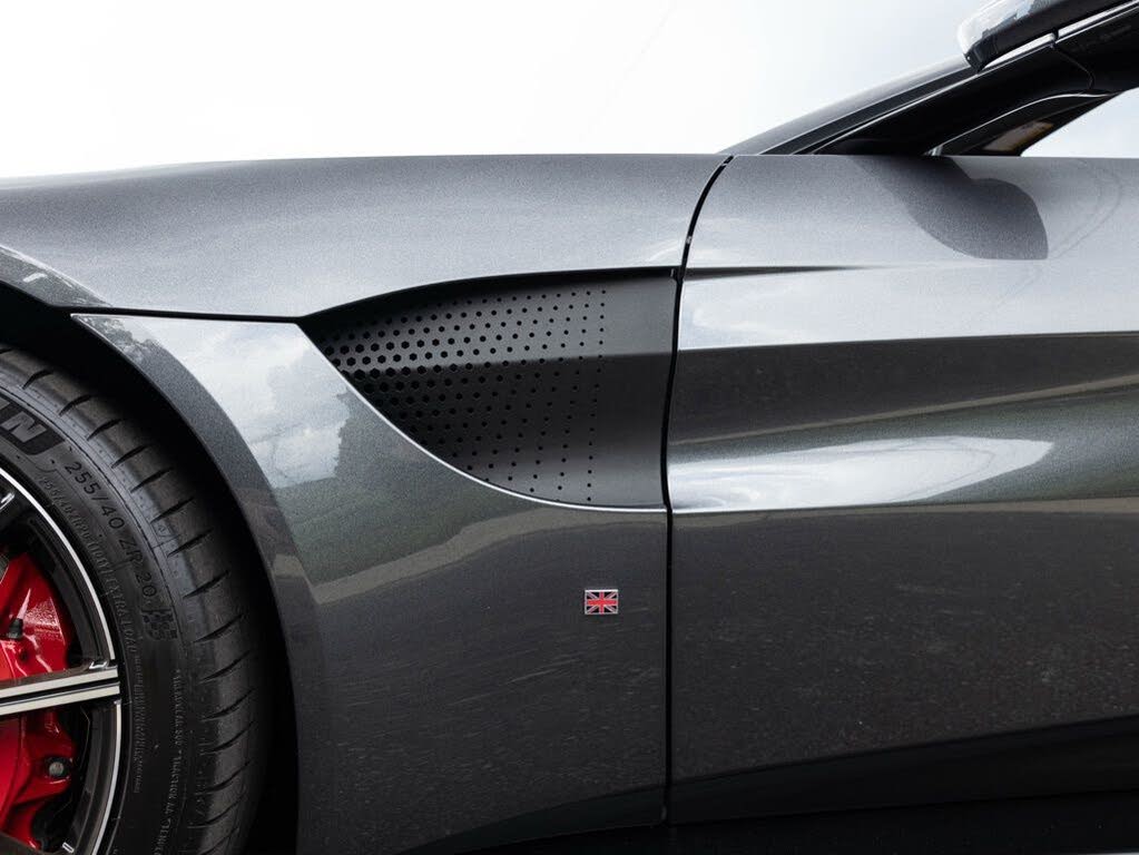 2021 Aston Martin Vantage Convertible RWD photo 16