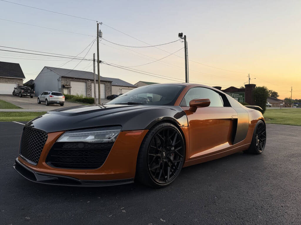 2014 Audi R8 quattro V8 Coupe AWD photo 1 of 24