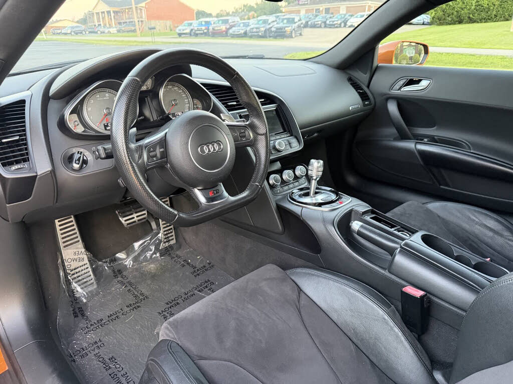 2014 Audi R8 quattro V8 Coupe AWD photo 16 of 24