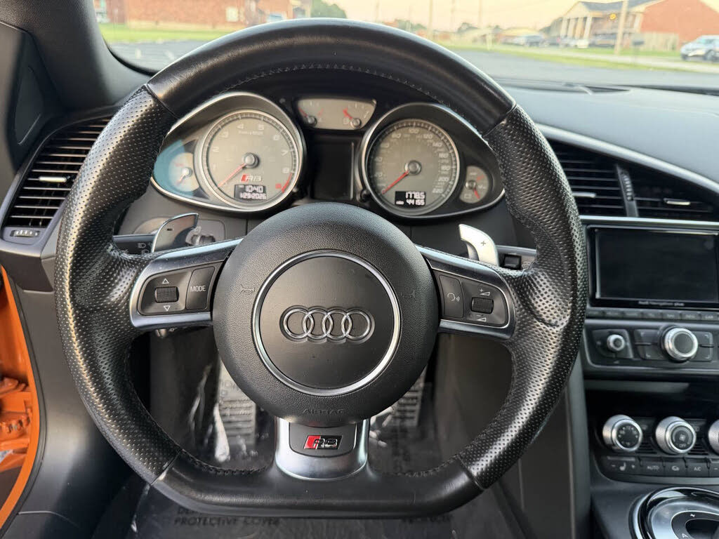 2014 Audi R8 quattro V8 Coupe AWD photo 23 of 24