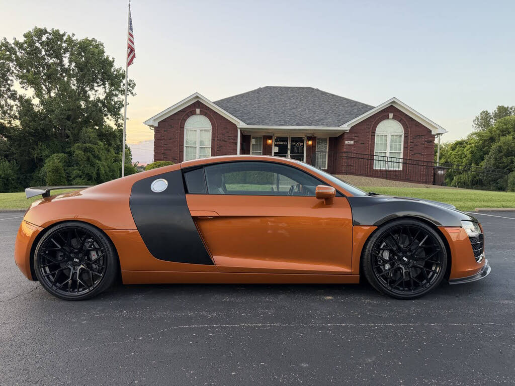 2014 Audi R8 quattro V8 Coupe AWD photo 8 of 24