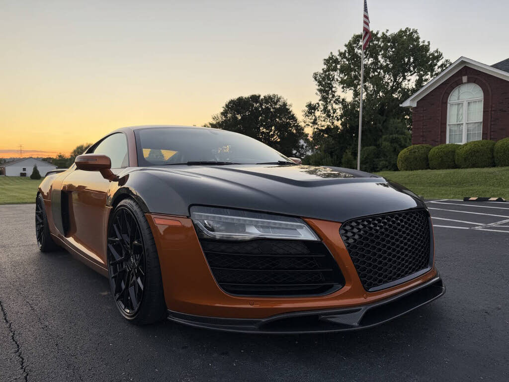 2014 Audi R8 quattro V8 Coupe AWD photo 9 of 24