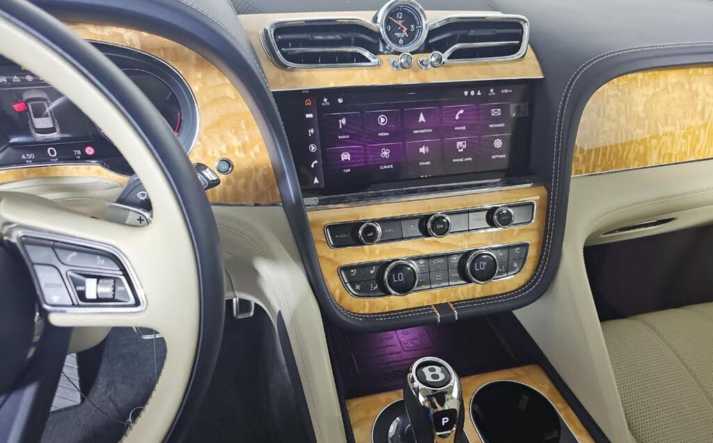 2021 Bentley Bentayga V8 AWD photo 11