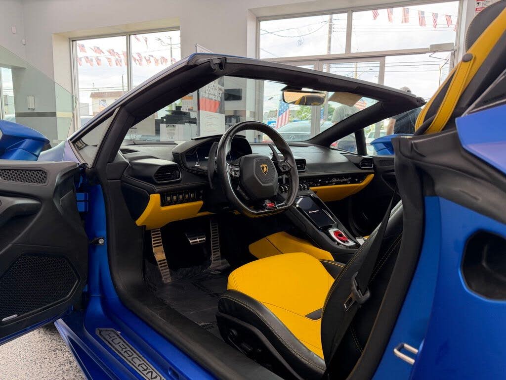 2022 Lamborghini Huracan LP 610-2 EVO Spyder RWD photo 12 of 23