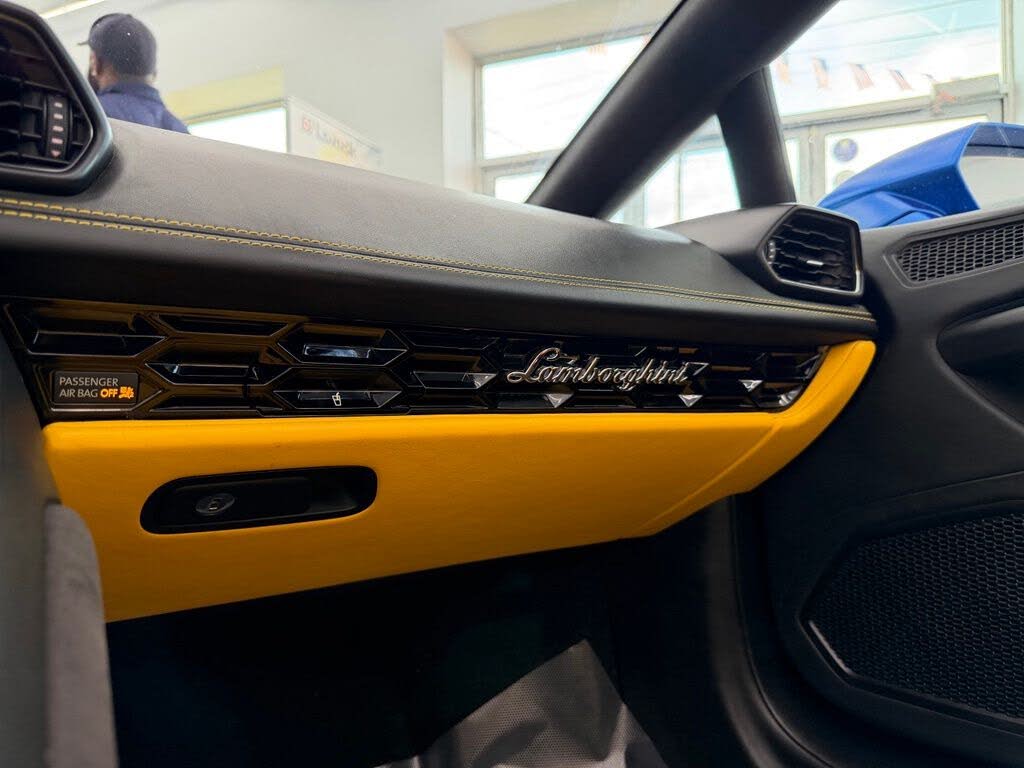 2022 Lamborghini Huracan LP 610-2 EVO Spyder RWD photo 17 of 23