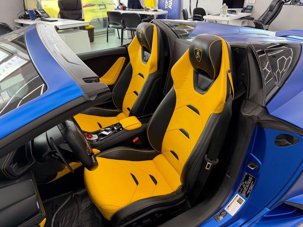 2022 Lamborghini Huracan LP 610-2 EVO Spyder RWD photo 10 of 23