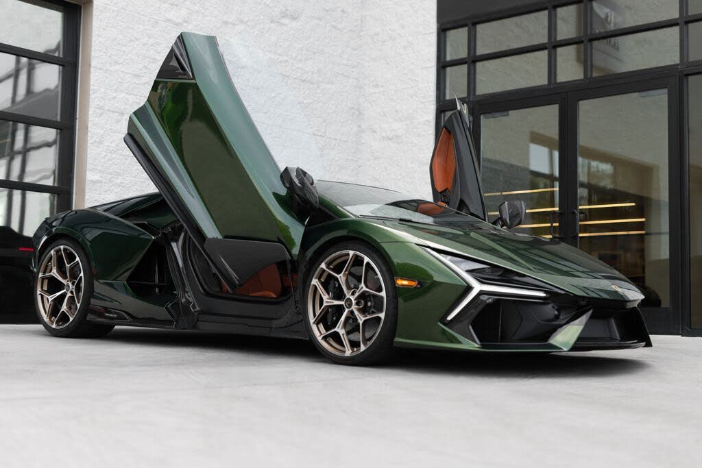 2026 Lamborghini Revuelto AWD - $738,119
