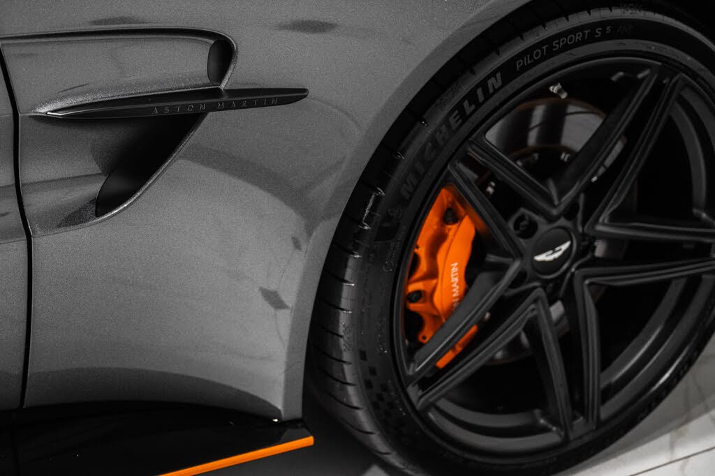 2025 Aston Martin Vantage Coupe RWD photo 9