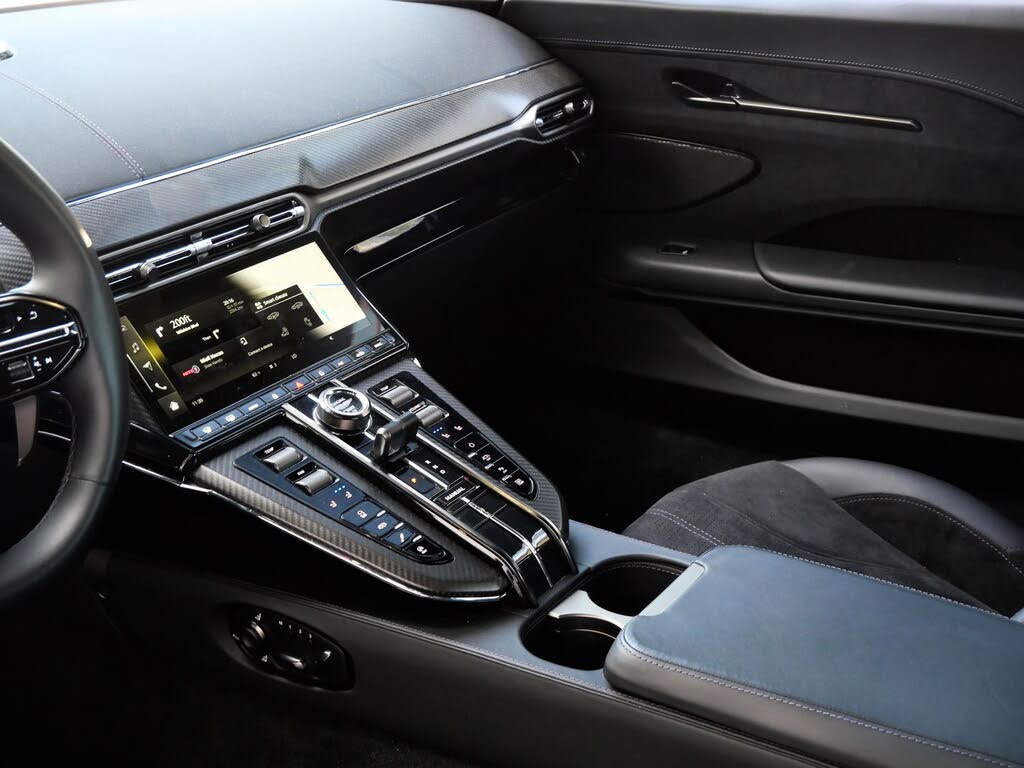 2025 Aston Martin Vantage Coupe RWD photo 10