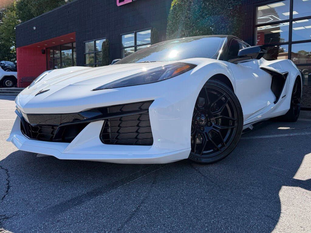 2025 Chevrolet Corvette Z06 2LZ Convertible RWD photo 2